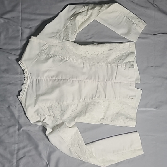 White blazer jacket with lace detail. Pockets. Medium Maurices - Picture 5 of 10